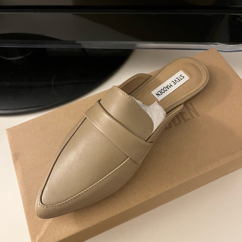 Steve Madden slip on loafers